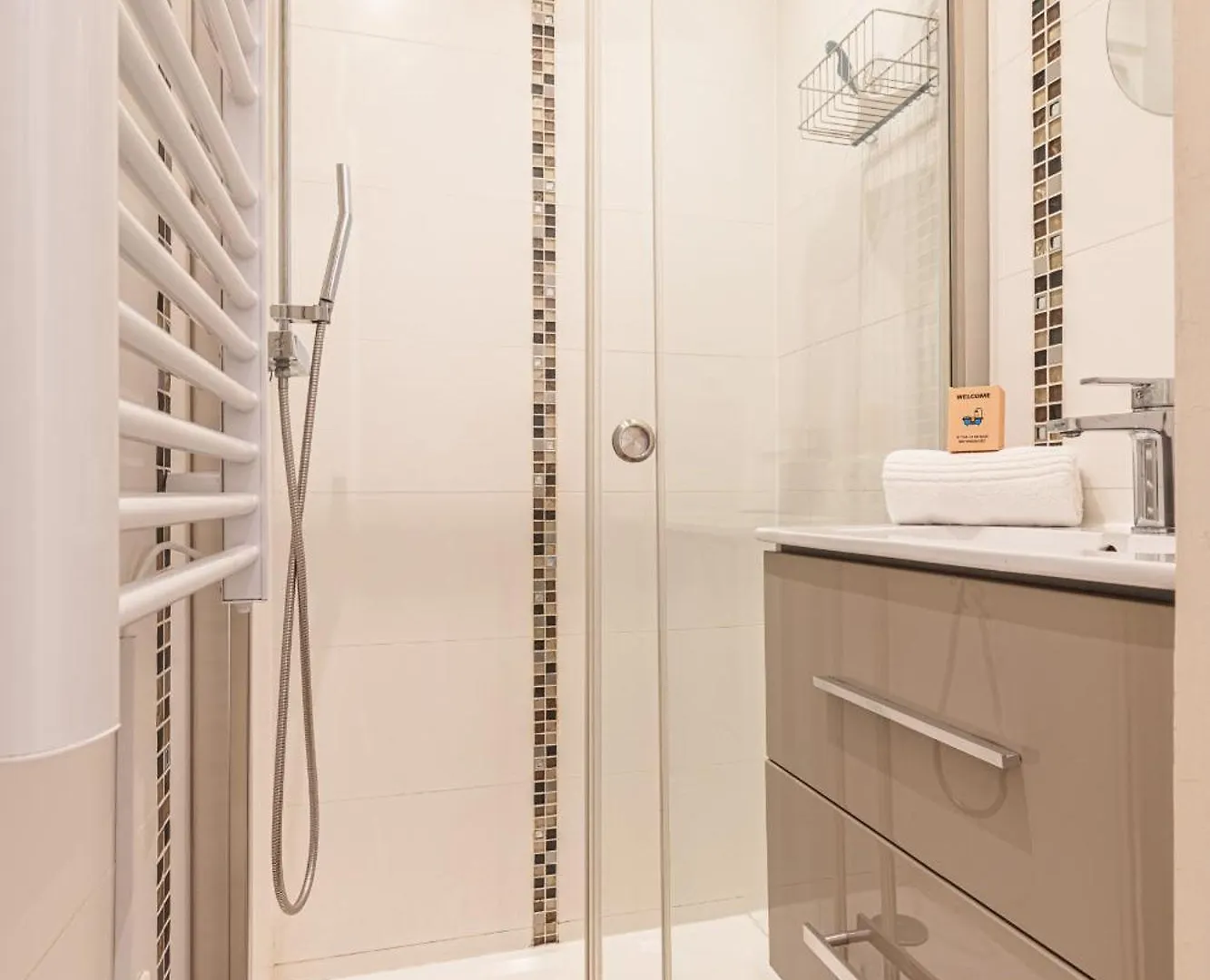 Apartamento Large Terrace 1 Bdr Near Garibaldi Square Niza